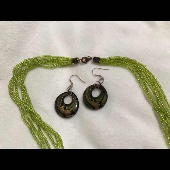 ‎Glass Pendant Necklace with Earrings Set - Picture 10 of 10